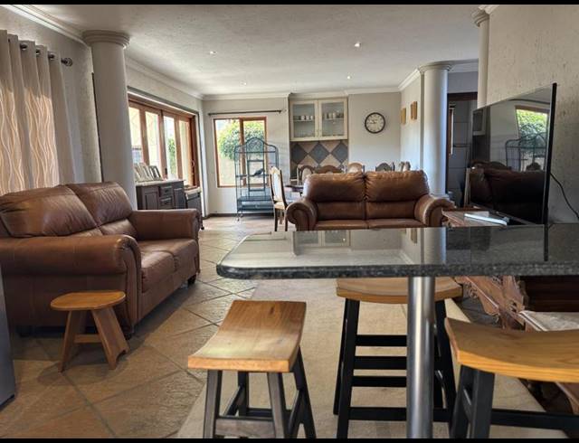 4 BEDROOM HOUSE FOR SALE IN SONNEVELD